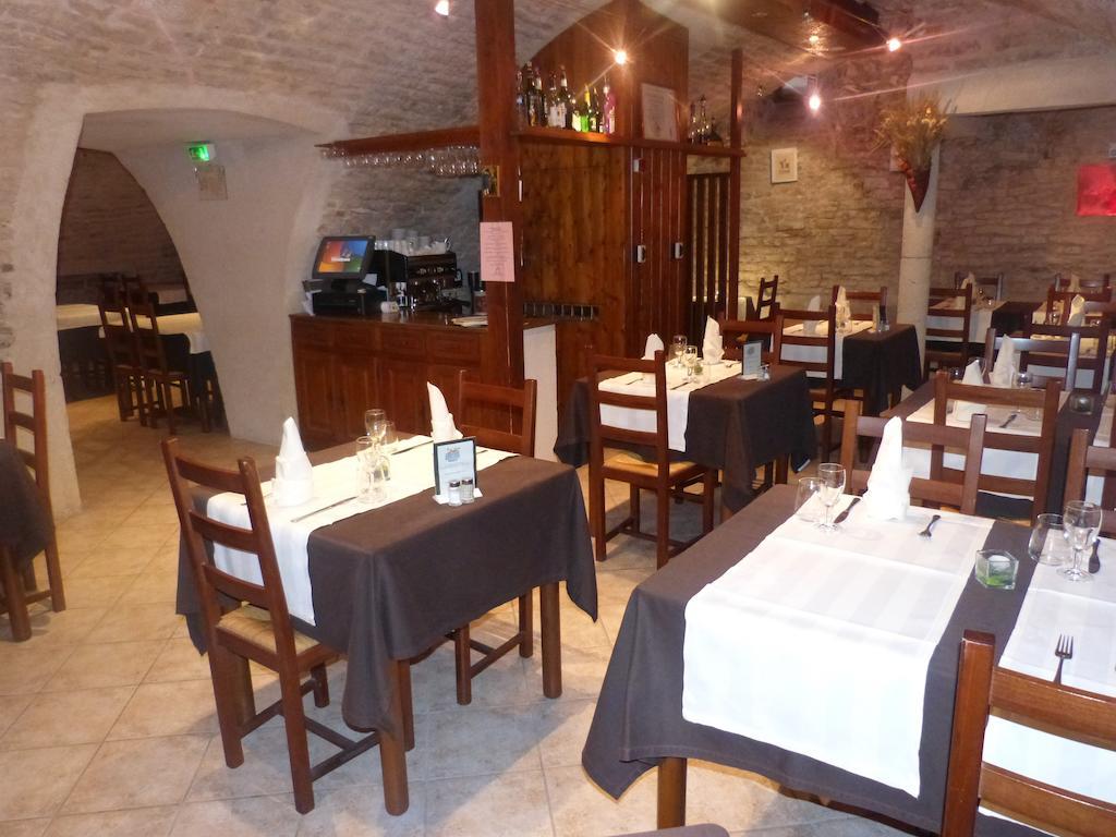Hotel Du Donjon Champlitte-et-le-Prélot Esterno foto
